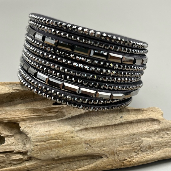Jewelry - Black and Silver Beaded Bracelet